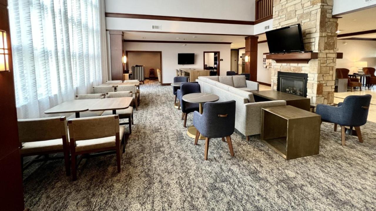 Staybridge Suites Milwaukee West-Oconomowoc By Ihg Kültér fotó