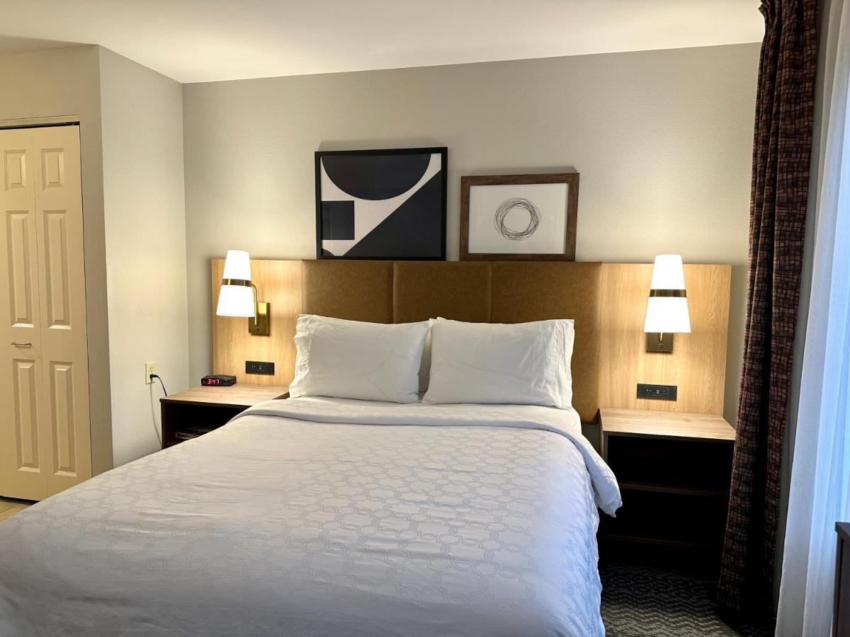 Staybridge Suites Milwaukee West-Oconomowoc By Ihg Kültér fotó