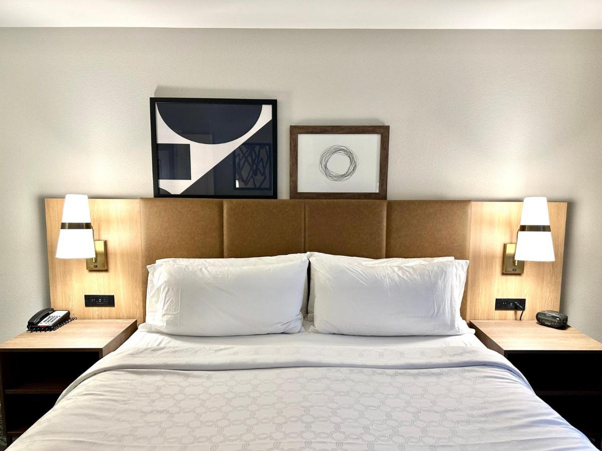 Staybridge Suites Milwaukee West-Oconomowoc By Ihg Kültér fotó